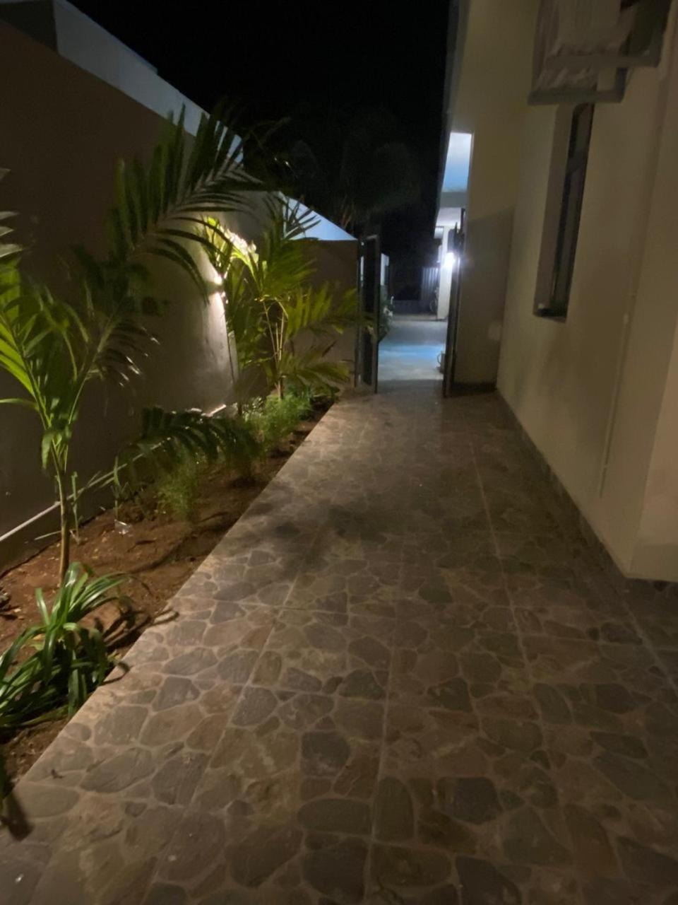 Luxury Retreat At Aqua Breeze Apartment, Flic En Flac Exterior photo